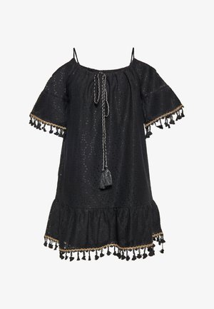 Czarna sukienka bez ramiączek, wykonana z miękkiego materiału, z falbaniastym dołem, dekoracyjnym złotym wykończeniem oraz frędzlami na rękawach i dolnym brzegu.