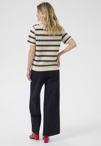 Cream DELA ZIGZAG - Strickpullover - birch and/black stripe