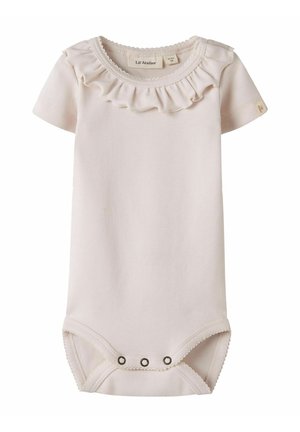 Body da neonato color crema, maniche corte, scollo arricciato e tre bottoni a pressione nell’incavo.