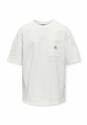 Witte katoenen t-shirt met korte mouwen, een ronde hals en een linkse borstzak met een klein logo-embleem. Soepele textuur.
