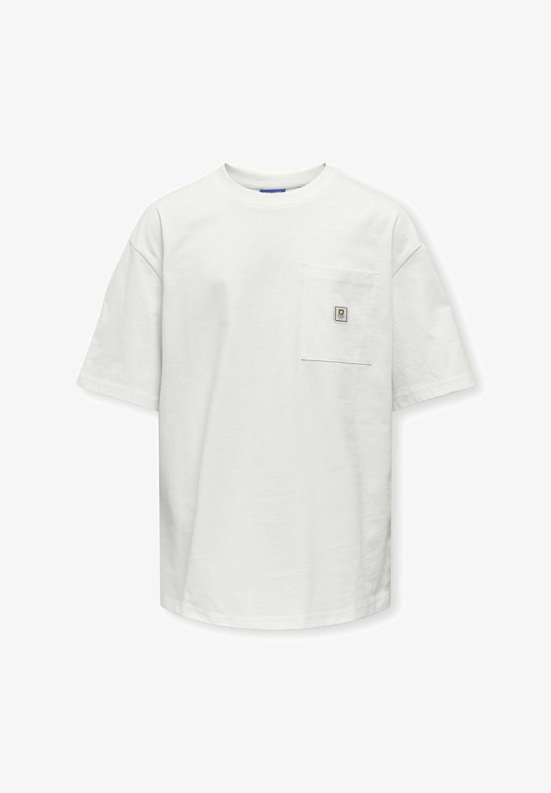 Witte katoenen t-shirt met korte mouwen, een ronde hals en een linkse borstzak met een klein logo-embleem. Soepele textuur.