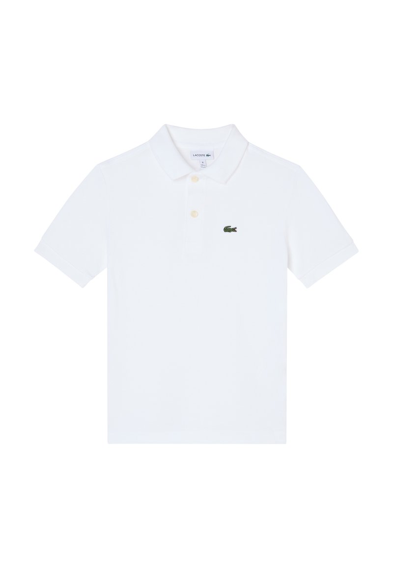 Polo blanc à manches courtes avec col, deux boutons et petit logo vert en forme de crocodile sur le côté gauche de la poitrine.
