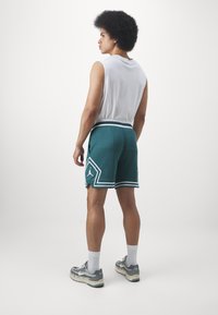 Jordan M J DF SPRT DMND - Pantaloni scurți sport - oxidized green/white