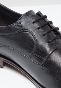 Pier One Derbies & Richelieus - black