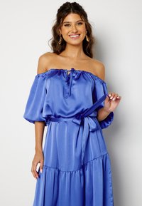 Bubbleroom OFF SHOULDER SATIN MAXI DRESS - Maxi šaty - dark blue