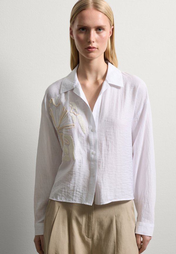 WITH FLORAL EMBROIDERY - Hemdbluse