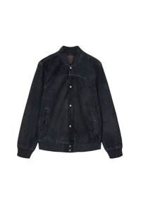Bomber jacket in suede blu scuro con colletto rotondo, chiusura a bottoni a pressione, tasche laterali e polsini a costine. Texture opaca e cuciture sottili.