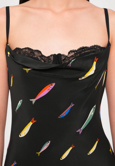 Zwarte satijnen camisole met een geplooide halslijn en een kantafwerking. Versierd met kleurrijke vispatronen overal. Verstelbare schouderbanden.