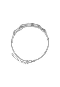 Bracciale in metallo argentato ondulato con finitura liscia e chiusura a catena regolabile, caratterizzato da un design minimalista e una forma uniforme.