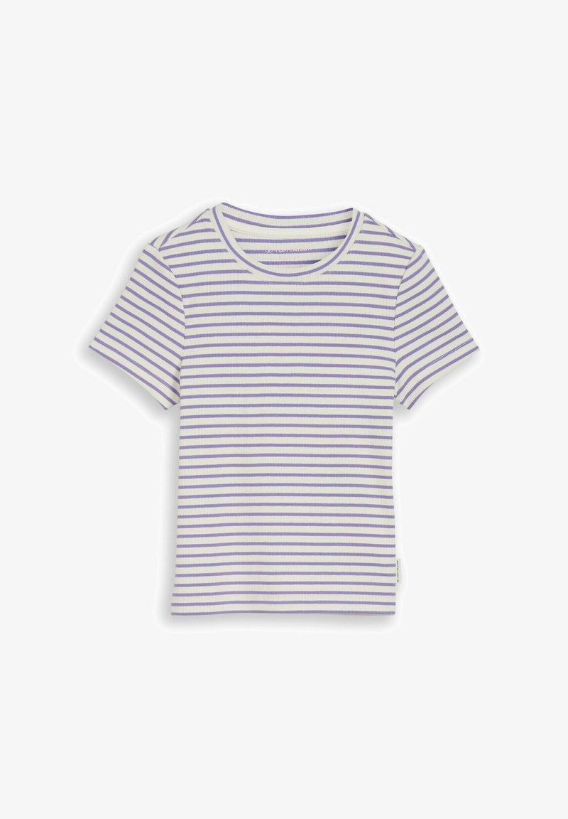 Wit T-shirt met korte mouwen, dunne horizontale lavendelkleurige strepen en een ronde hals, plat gevouwen op een witte achtergrond.