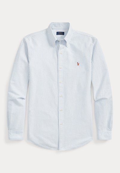 Langermet skjorte med knapper, lyseblå og hvite striper, knappet krage og liten brodert logo på brystet.