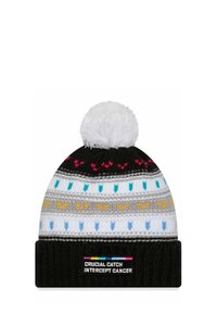Strickmütze mit weißem Pompon, ausgestattet mit einem gestreiften Muster in Schwarz, Grau und Weiß sowie bunten Pfeildesigns. Schwarzer Bund mit Logopatch.