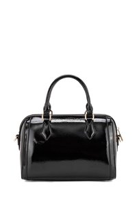 Borsa in pelle verniciata nera con forma strutturata, dotata di manici doppi e dettagli in metallo dorato. Texture liscia e chiusura con zip.