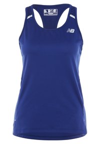 Blå ärmlös atletisk linne med racerback-design, meshmaterial och vit New Balance-logotyp på övre vänster bröst.