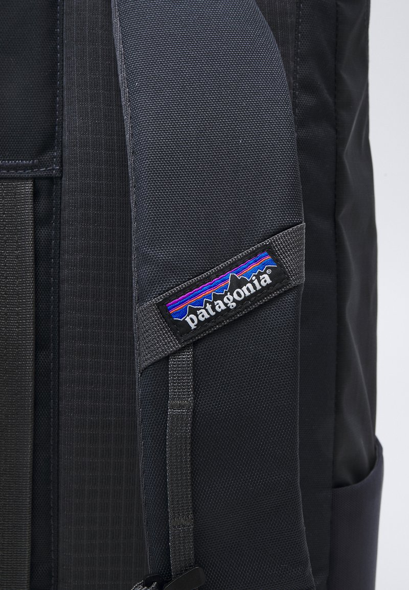 patagonia new black hole duffel 100 L Black TargetPlus Style:Black Maine Coon Gregory Zulu 30 Backpack while the cleverly designed