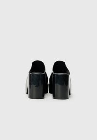 Melissa HYPE - Pantoletai su kulnu - black