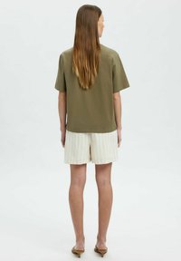 Selected Femme SLFVILJA PRINTED TEE - Printtipaita - khaki