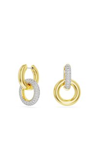 Pendientes de oro en forma de aro que presentan círculos entrelazados, uno liso y brillante, y el otro engastado con piedras transparentes brillantes.