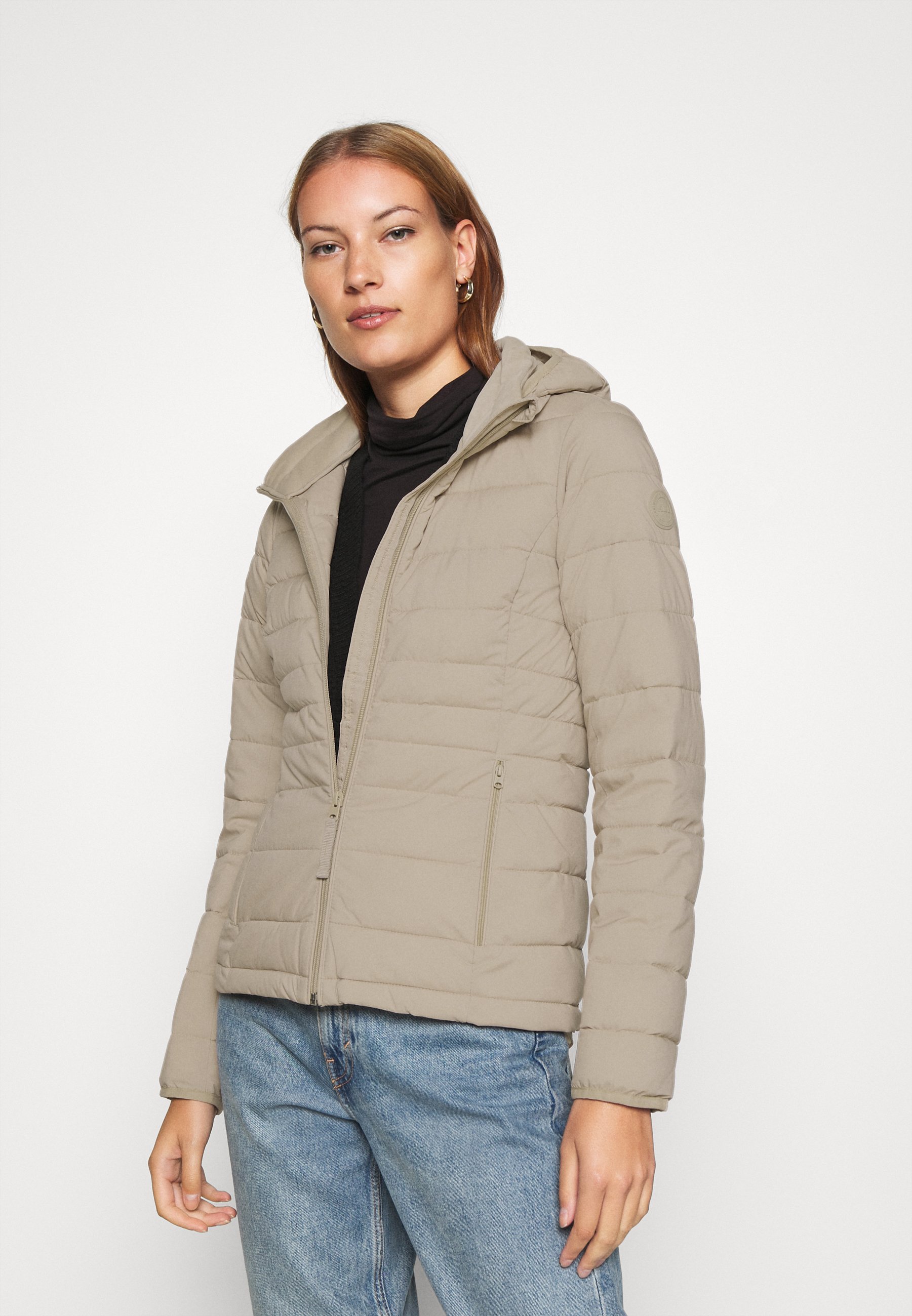 Abercrombie & Fitch PACKABLE PUFFER POLY Lett jakke grey Abercrombie & Fitch PACKABLE PUFFER POLY Lett jakke