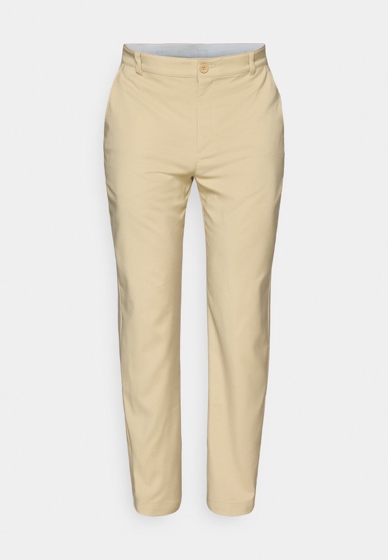 Pantalons beiges avec une texture tissée et lisse. Présentent une fermeture à bouton et des passants de ceinture, avec des jambes fuselées et un look épuré et ajusté.