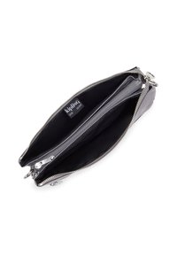 Pochette grigia con zip, composta da due scomparti e una texture liscia. L'interno è in tessuto nero con un'etichetta che recita "kipling LIVE LIGHT."