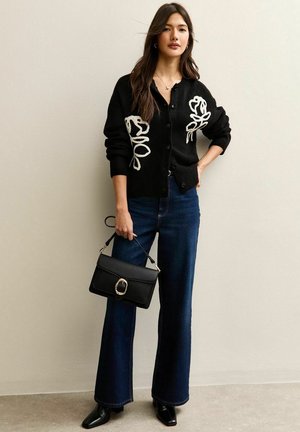 THREE DIMENSIONAL ROSE EMBROIDERED - Gilet - black pattern