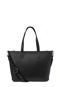 Bolso tote de cuero negro con asas dobles y una correa desmontable. Presenta una textura suave y un detalle de correa con el logotipo y letras.
