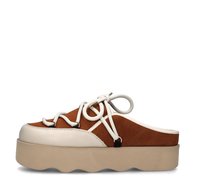 Scarpa platform in suede marrone e pelle bianca con punta arrotondata, lacci decorativi e suola in gomma beige ondulata.