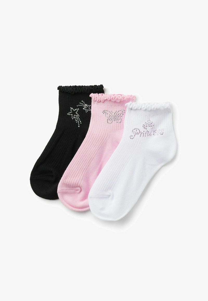 Trois paires de chaussettes courtes à volants en noir, rose et blanc, chacune ornée de petits motifs en strass : étoiles, papillon et texte.