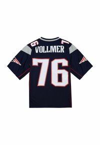 Dunkelblaues Sporttrikot mit weißen und roten Nummern 76 sowie dem Namen "Vollmer" auf dem Rücken, mit Logopatches auf den Ärmeln.
