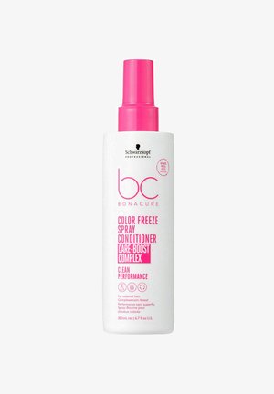 Witte spuitfles met een roze spuitmond, gelabeld "BC Bonacure Color Freeze Spray Conditioner." Heeft een eenvoudig ontwerp en een inhoud van 200 ml.