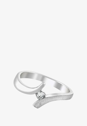 Bague en argent avec un design lisse et incurvé et une bande texturée, ornée d'un petit accent de diamant rond près du centre.