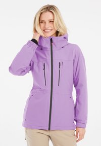Lila wasserdichte Jacke mit Kapuze, Reißverschlusstaschen und elastischen Bündchen. Verfügt über atmungsaktive Einsätze an der Kapuze und den vorderen Reißverschlüssen.
