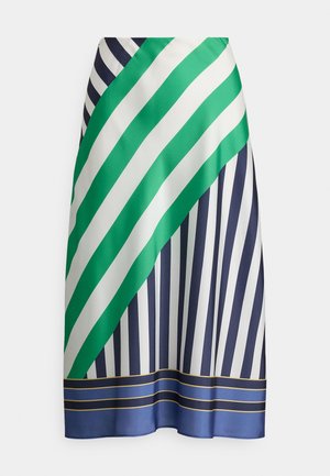 Saia até ao joelho com riscas diagonais em verde, branco e azul-marinho, com bainha acentuada a dourado e textura de tecido suave e brilhante.