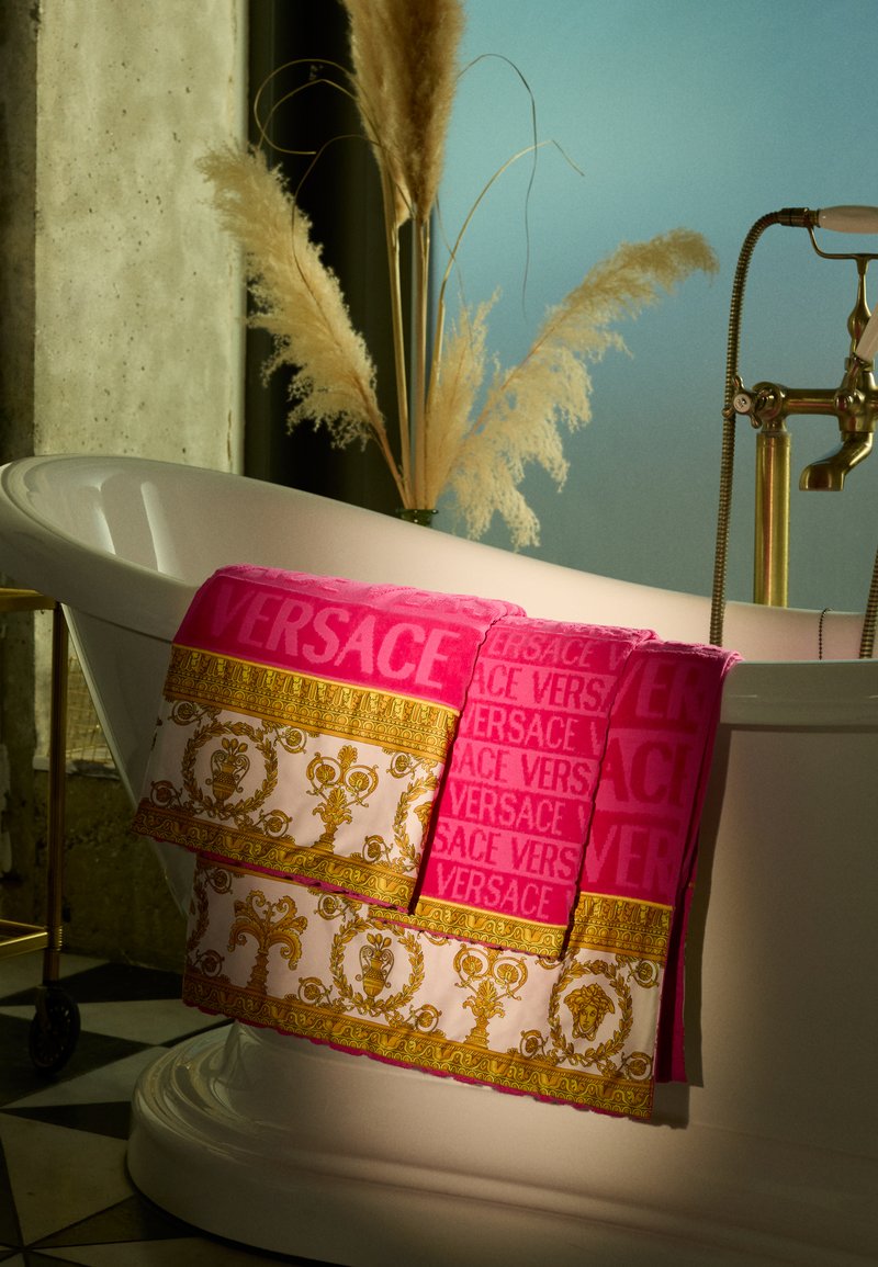 Versace BATH TOWEL I HEART BAROQUE - Pludmales dvielis - fuxia