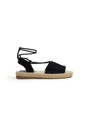 Sandalia espadrille negra tejida con lazo para atar en el tobillo, suela trenzada de yute y plantilla beige acolchada.