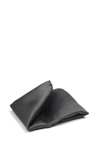 Zwarte stoffen zak met een gladde textuur, met een gevouwen ontwerp en een subtiel diagonaal patroon. Compact en lichtgewicht.