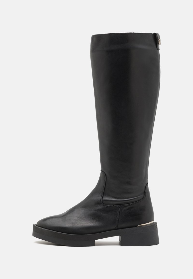 Knöchelhöhe schwarze Lederstiefelette mit glatter Textur, runder Zehenpartie, Blockabsatz und einem dezenten metallischen Akzent am oberen hinteren Teil.