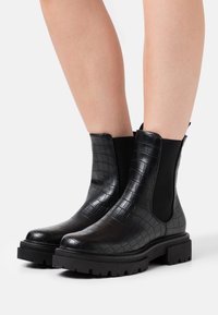 Even&Odd Botas de tornozelo com plataforma - black