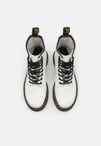 Dr. Martens 1460 BEX 8 EYE BOOT UNISEX - Botins de atacadores - white smooth