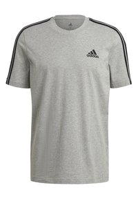 Camiseta de algodón gris con cuello redondo, diseño de tres franjas negras en los hombros y un pequeño logo de Adidas en negro en el pecho.