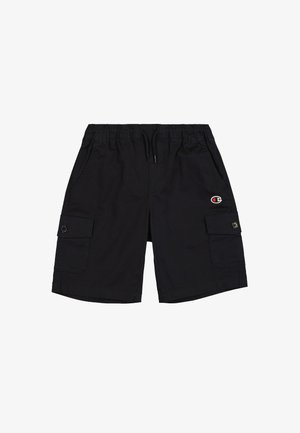 Sorte cargo shorts med elastisk talje, snor, sidelommer, knappede cargo-lommer og et lille Champion-logo på det ene ben.
