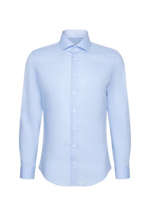 Chemise habillée homme à manches longues bleu clair, avec boutons sur le devant et col pointu, présentée sur fond blanc.
