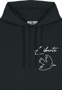 Schwarzer Hoodie mit einer weißen Linienzeichnung einer Taube und dem Text "l’liberté" auf der Vorderseite. Verfügt über eine Kapuze mit Kordelzug und eine weiche Textur.