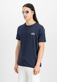 Alpha Industries SIGNATURE - Tričko s potlačou - rep blue