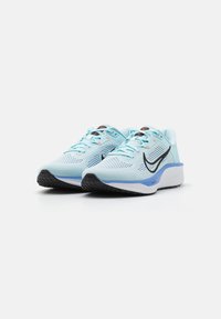 Nike Performance QUEST 6 - Silniční běžecké boty - glacier blue/black/royal pulse/white/hyper crimson