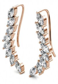 Orecchini in oro rosa con un design a cascata caratterizzato da più cristalli trasparenti a forma ovale, che mostrano una texture liscia e una finitura lucida.