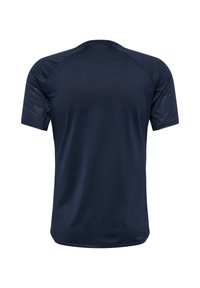 Camiseta deportiva de manga corta en azul marino con un tejido texturizado, que presenta un diseño de malla en los hombros y la espalda para mayor transpirabilidad.