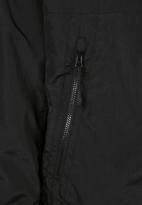 Urban Classics FULL ZIP NYLON CREPE JACKET - Neperpučiamoji striukė - schwarz