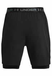 Shorts de sport noirs avec une taille élastique arborant "UNDER ARMOUR" en gris. Conçus en matériau respirant avec un design superposé.